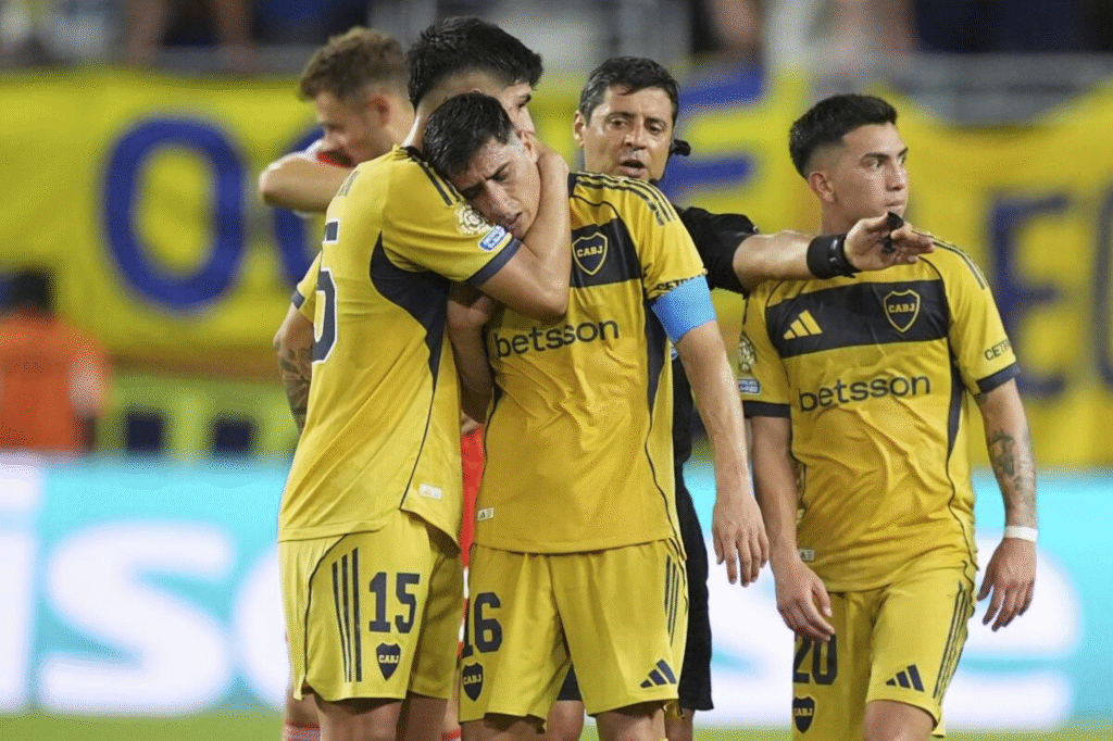 Jugadores de Boca Juniors celebran el gol de Merentiel ante Bayern Munich durante el Mundial de Clubes, clave para el partido Boca vs. Auckland City.