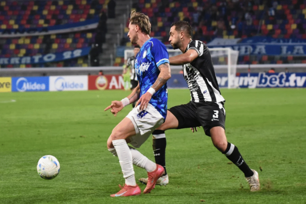 Cerro Largo y Central Córdoba se juegan el pase a los octavos de final de la Copa Sudamericana.
