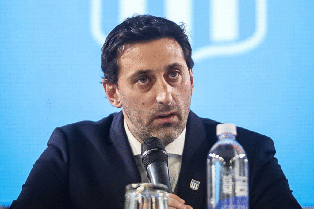El presidente de Racing todavía está muy lejos de cumplir sus promesas de campaña