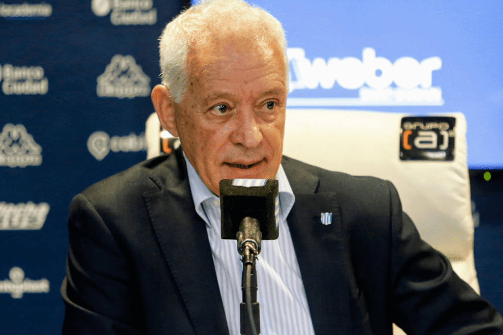 Milito todavía no pudo cumplir con lo que prometió en la campaña electoral y el fantasma de Blanco asoma en Racing.